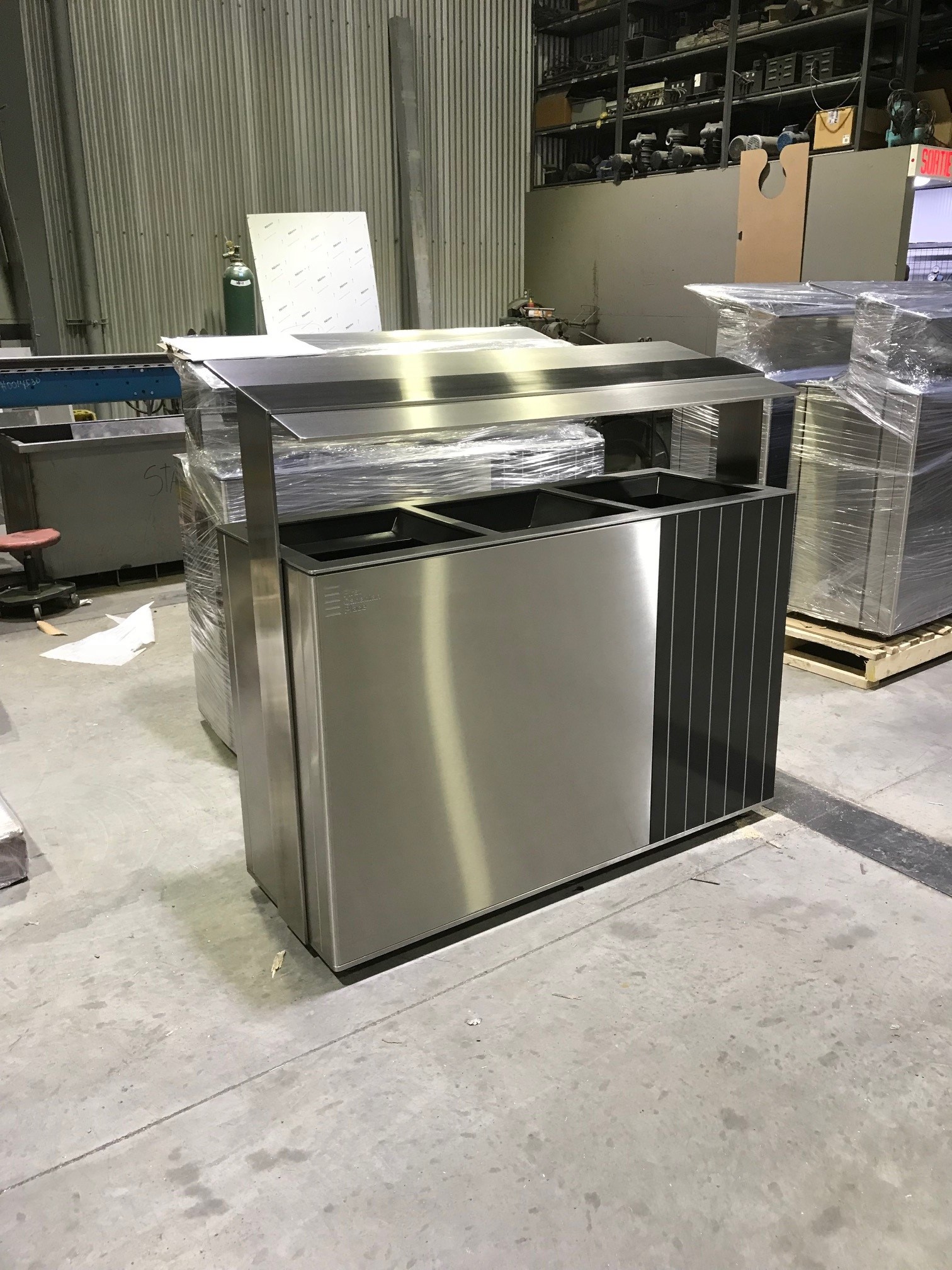 poubelle first canadien place toronto